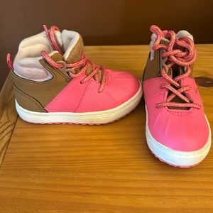 🚪Oshkosh boots size 5 girls suoer cute pink/brown